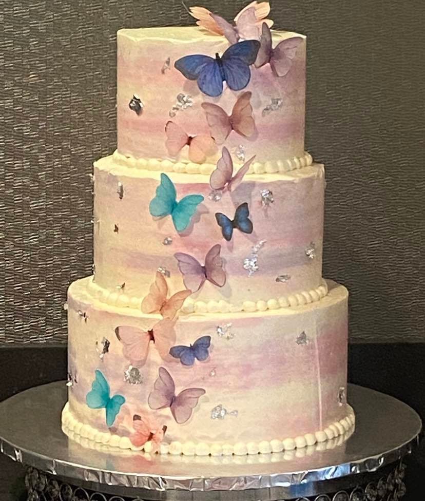 What to Know Before Ordering a Custom Cake (Size, Flavor & Design)