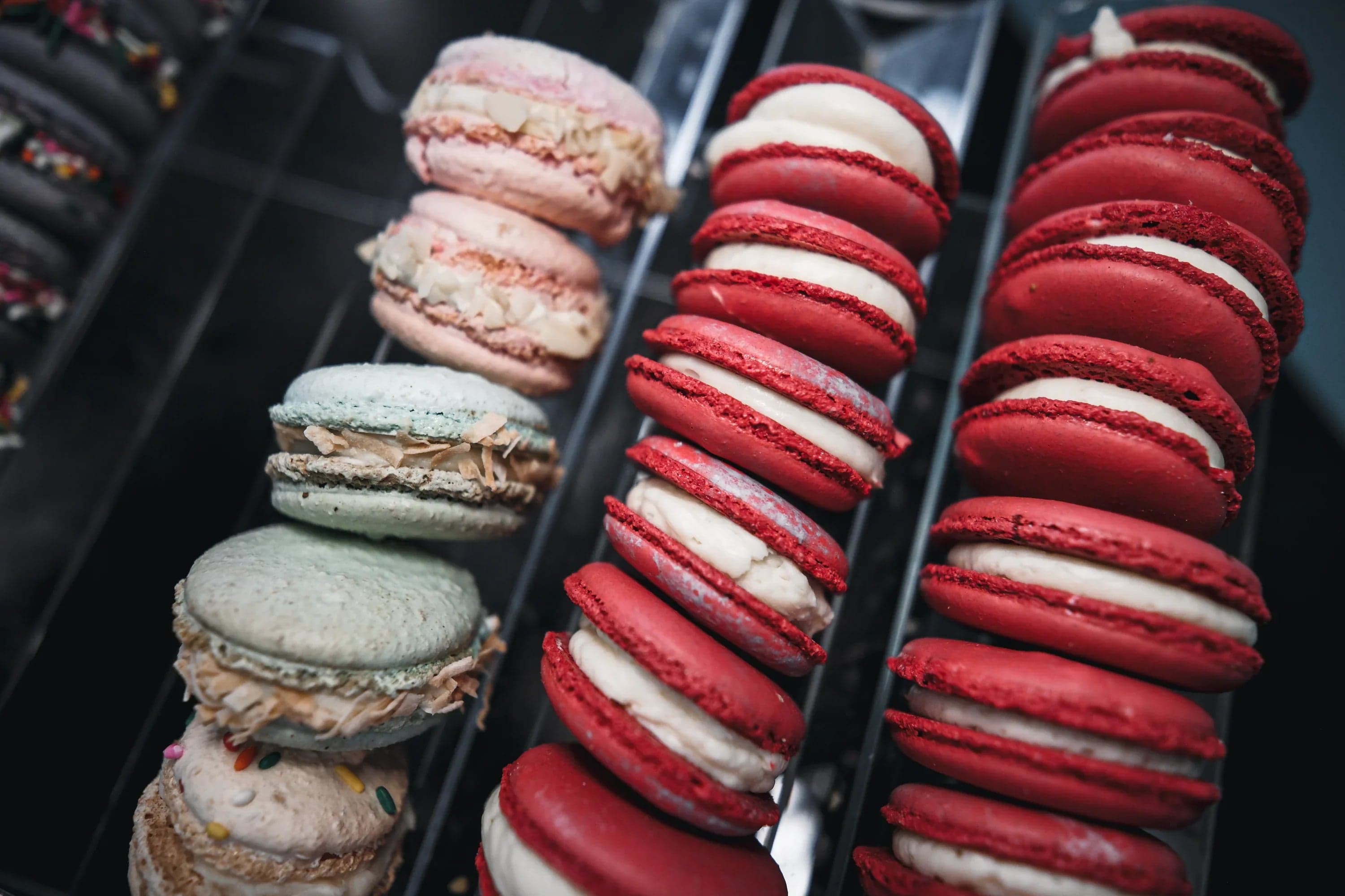 Macarons vs Cookies: Which Dessert Fits Your Occasion?
