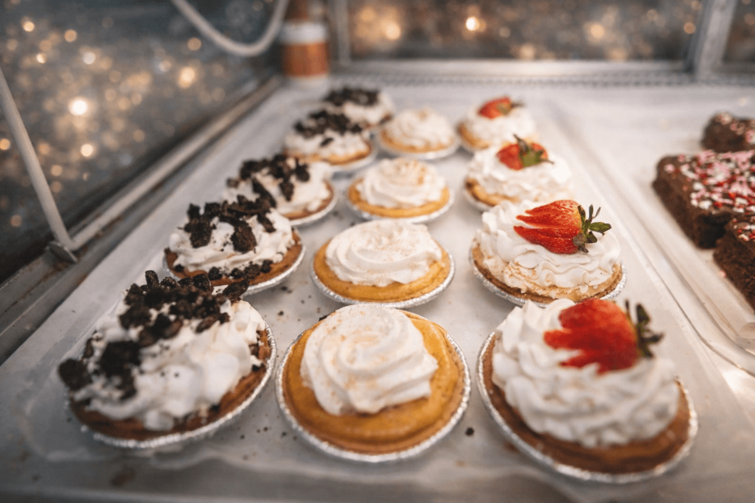 Mini Desserts vs Full-Size Treats: What Guests Prefer