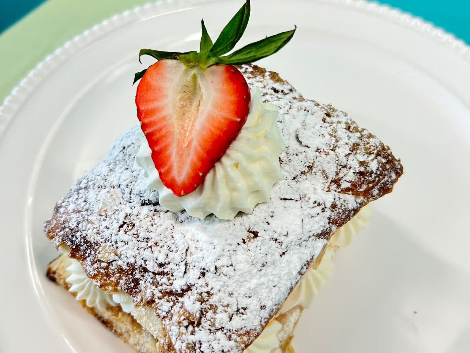 Mini Desserts vs Full-Size Treats: What Guests Prefer